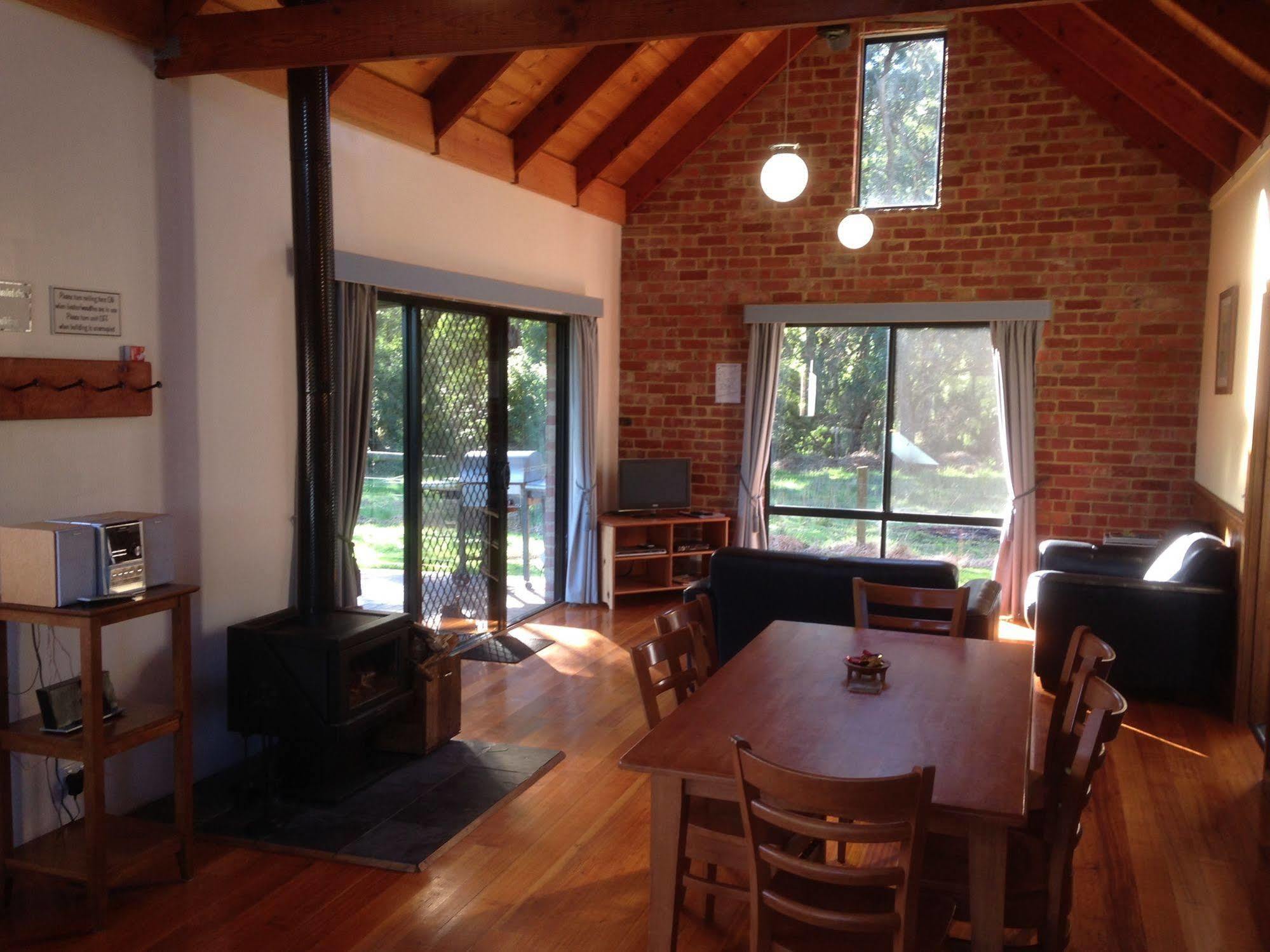 พรอม โคสท์ ฮอลิเดย์ ลอดจ์ Villa Waratah Bay ภายนอก รูปภาพ