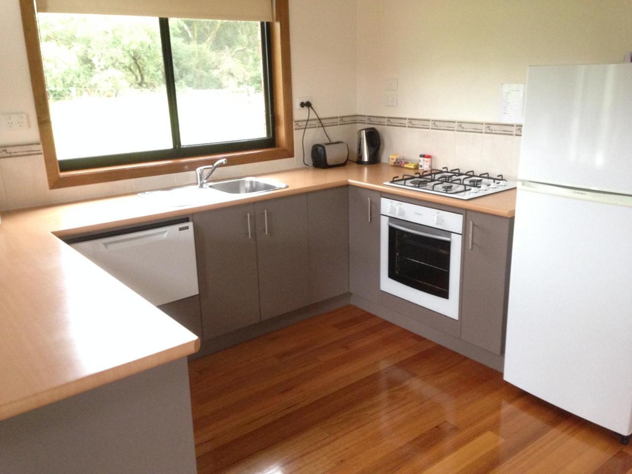 พรอม โคสท์ ฮอลิเดย์ ลอดจ์ Villa Waratah Bay ภายนอก รูปภาพ